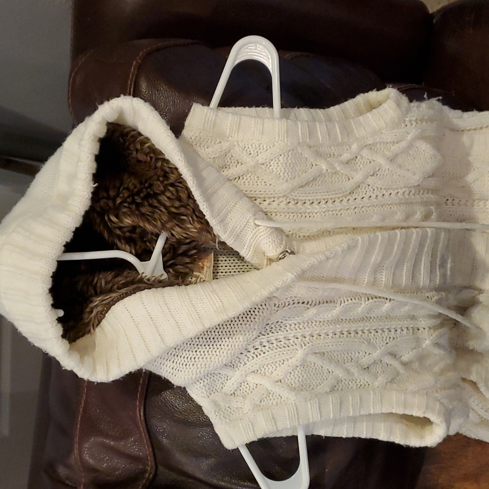 Red Camel sweater vest hooded